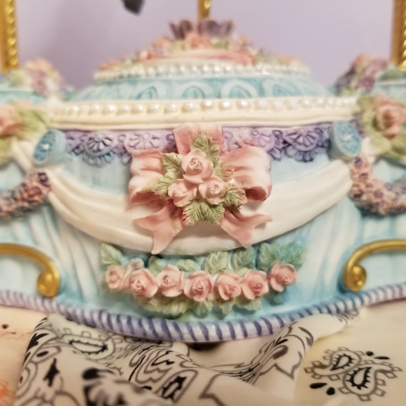๐ Vintage Carousel Horse Music Box - Picture 4 of 7